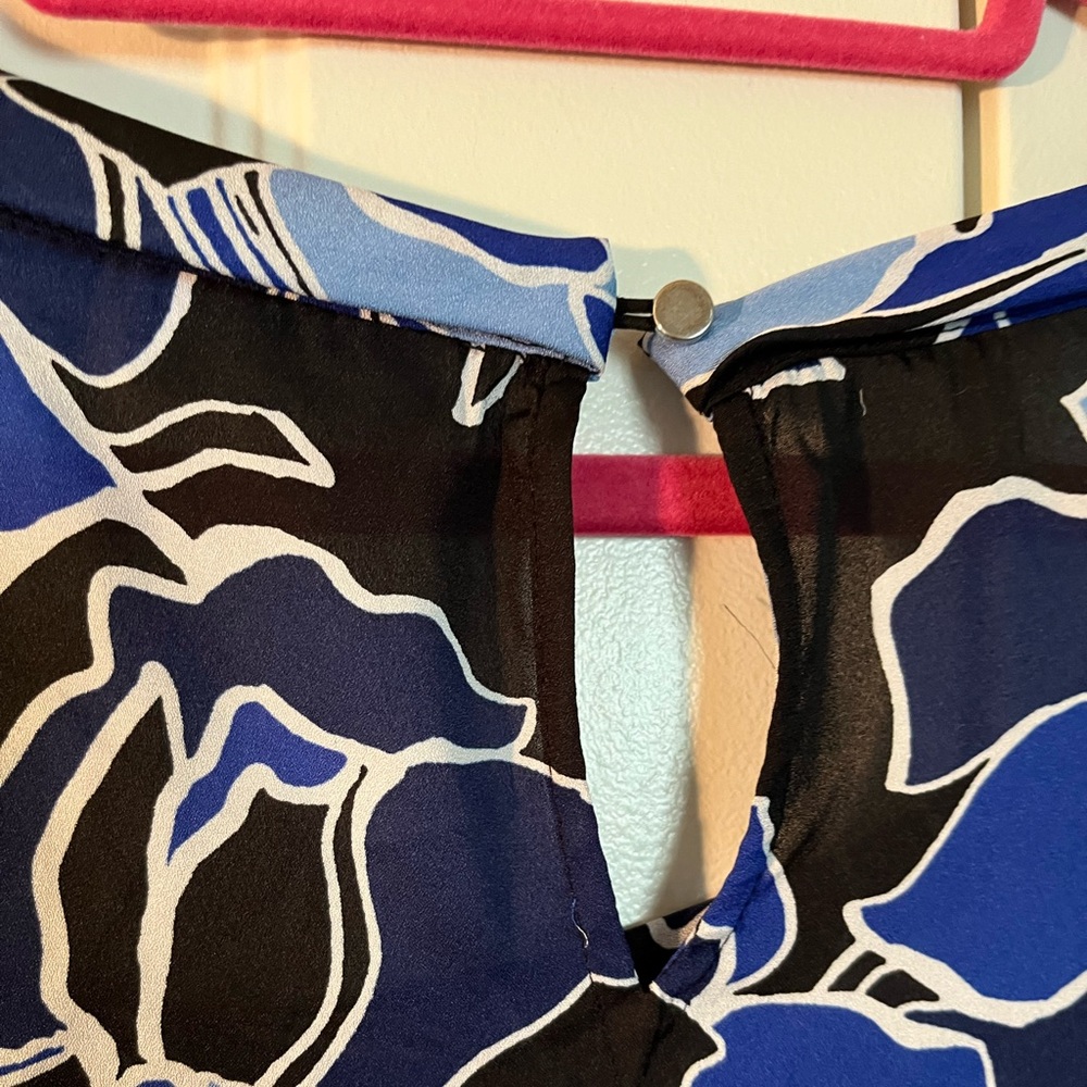 Liz Claiborne Floral Blue Women's Top - Picture 8 of 8